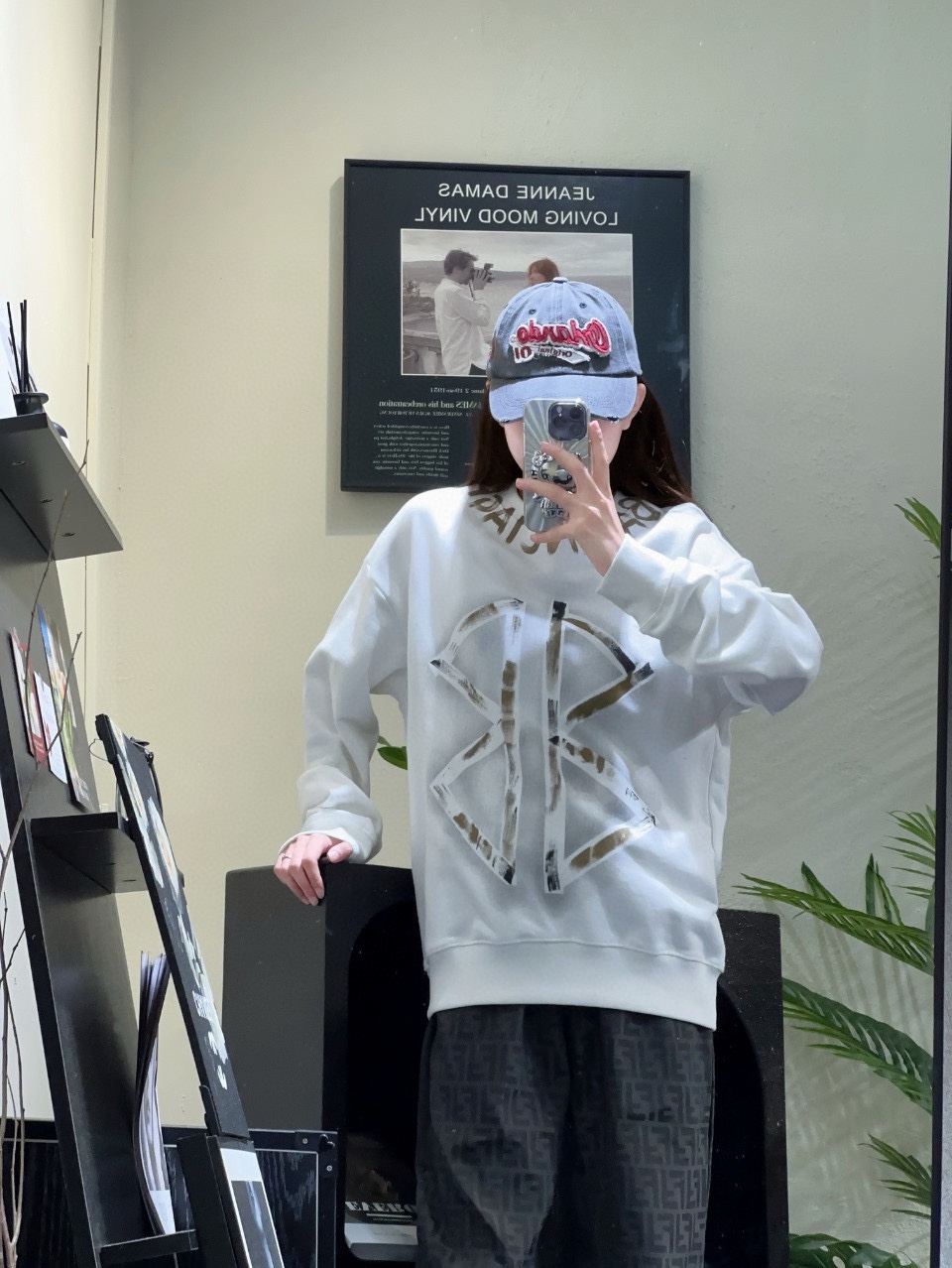 Ba*len*cia*ga 24fw hand-painted double b round neck sweatshirt white