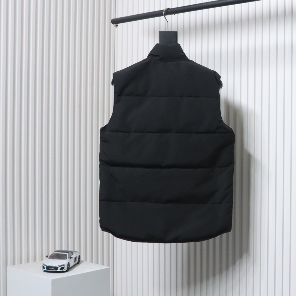 Can*a Go*e down vest black