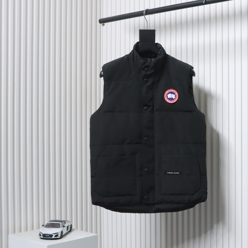 Can*a Go*e down vest black