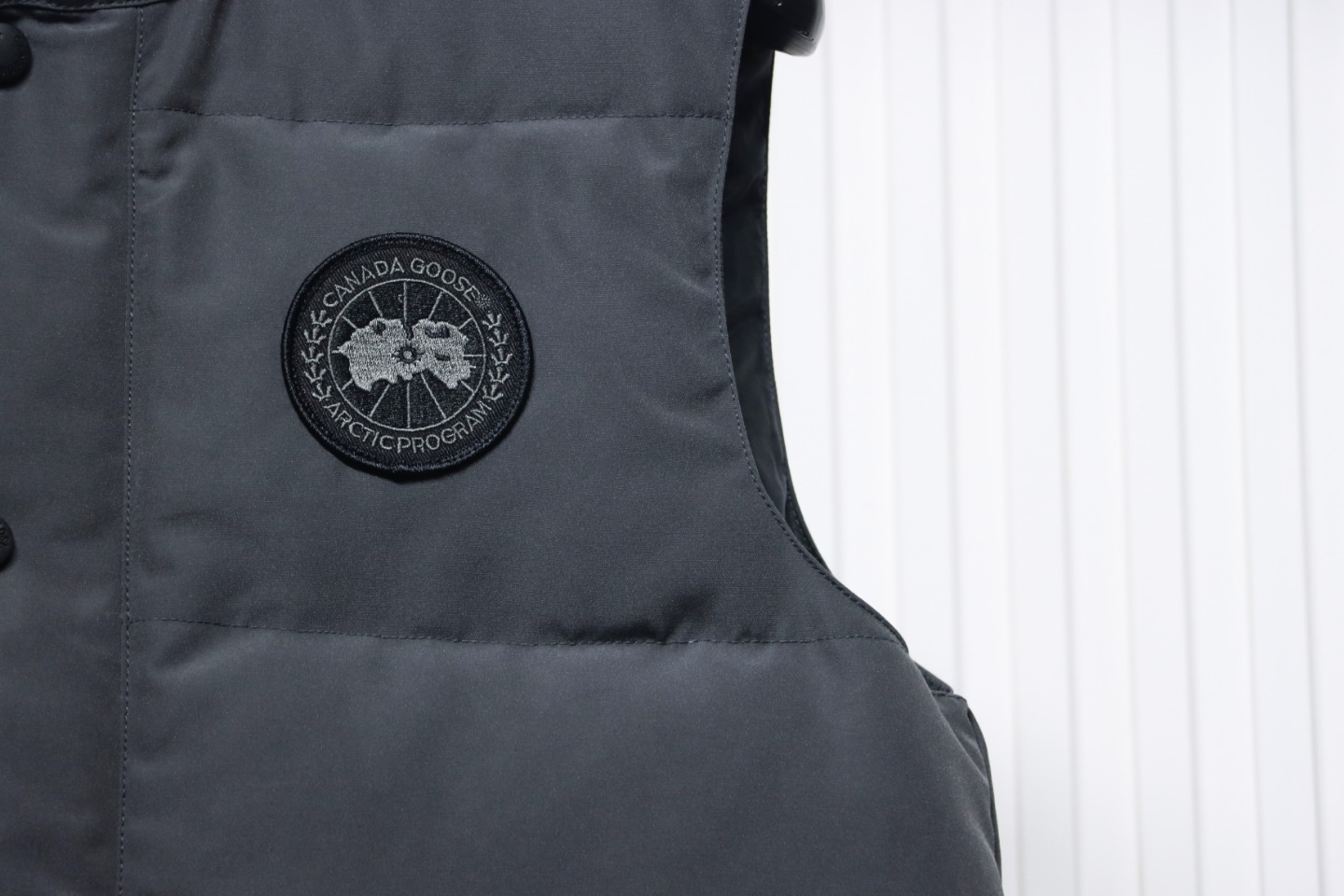 Can*a Go*e down vest grey