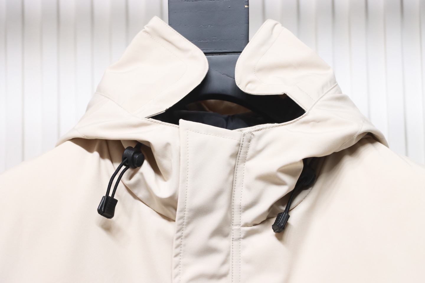 Can*a Go*e expedition down jacket 08 white