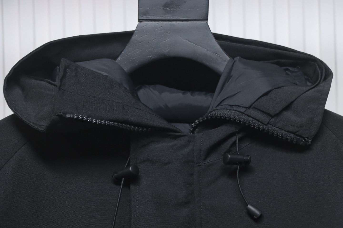 Can*a Go*e short down jacket 01 black