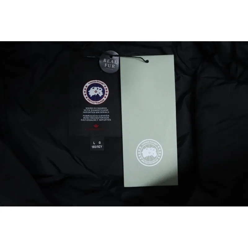 Canada Goose Short Down Jacket 01 Black