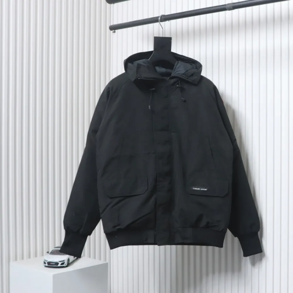 Canada Goose Short Down Jacket 01 Black