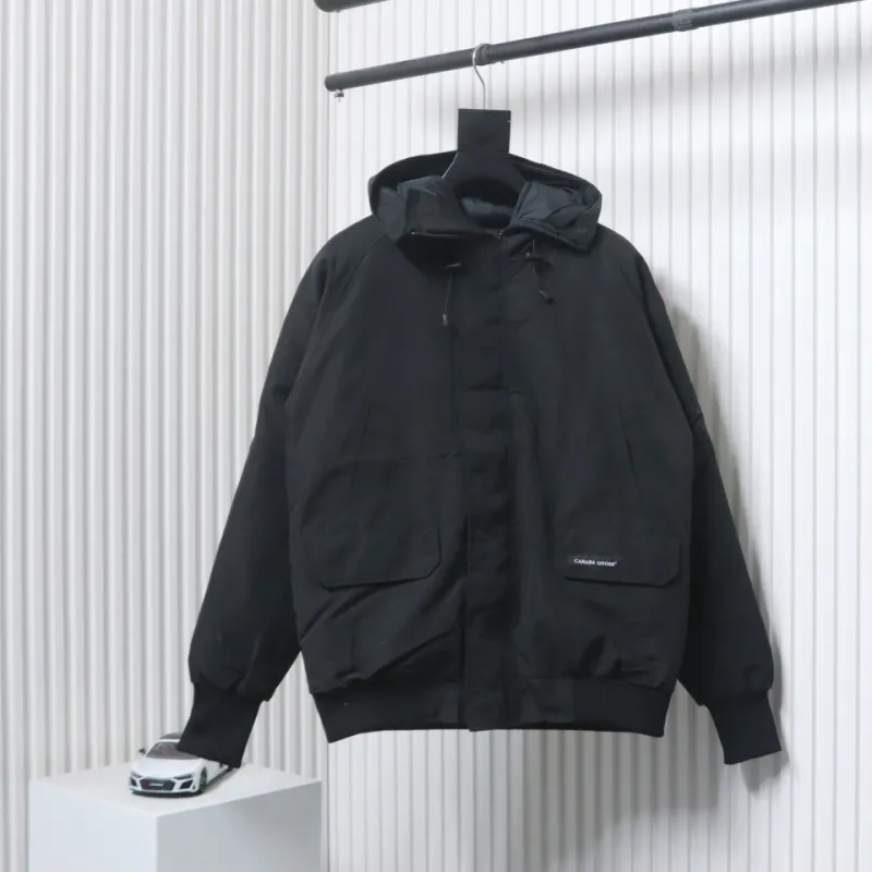 Canada Goose Short Down Jacket 01 Black