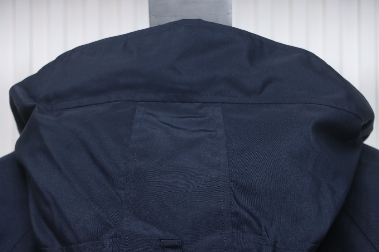 Can*a Go*e short down jacket 01 dark blue