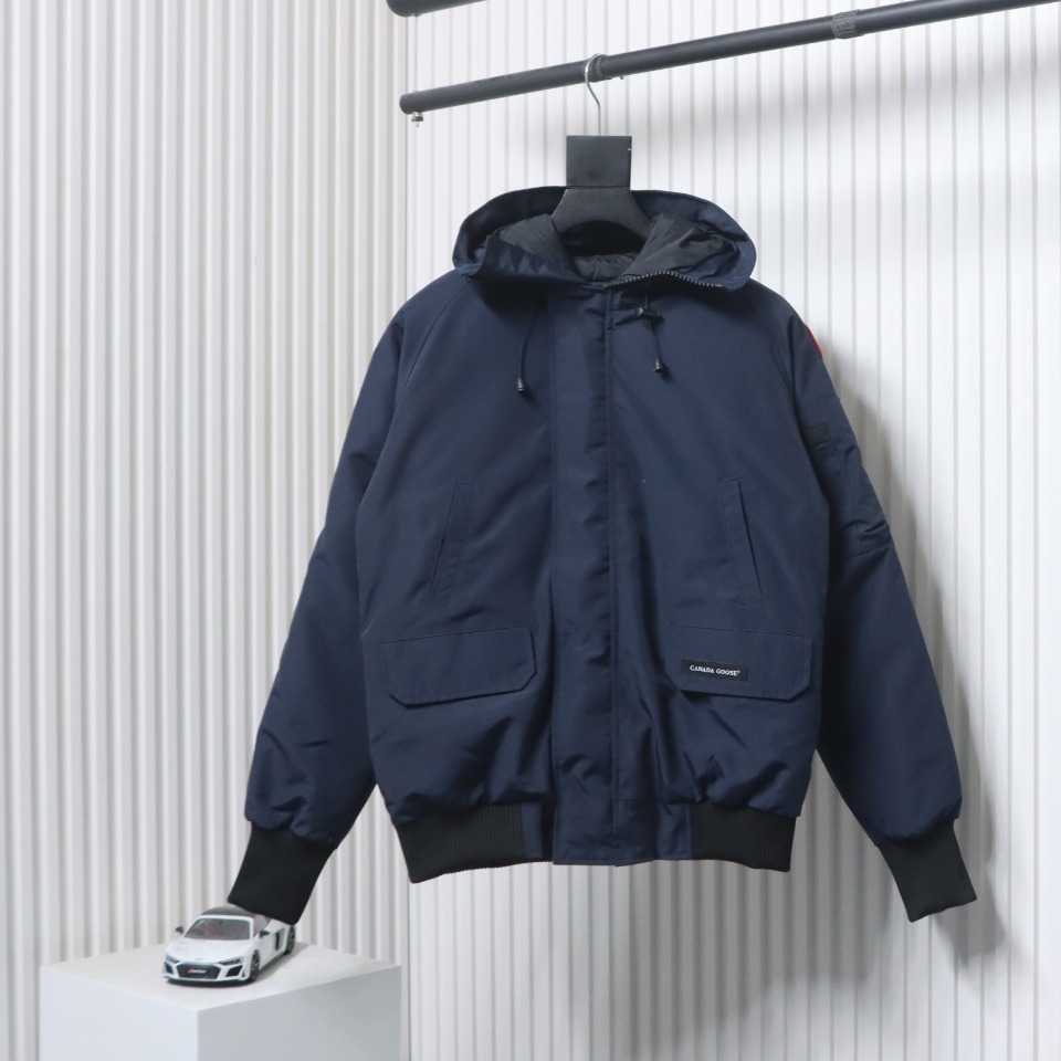 Can*a Go*e short down jacket 01 dark blue