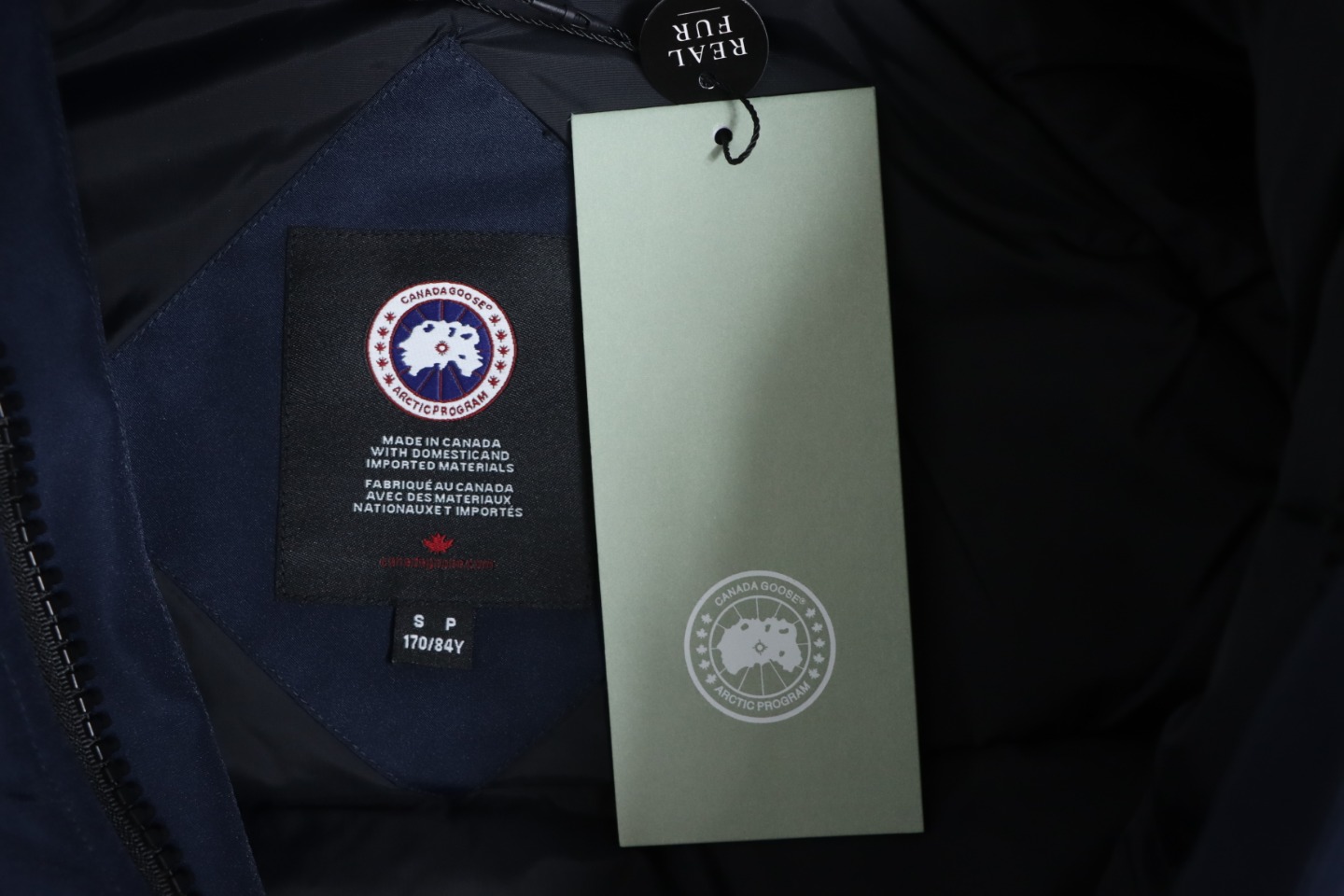 Can*a Go*e short down jacket 01 dark blue