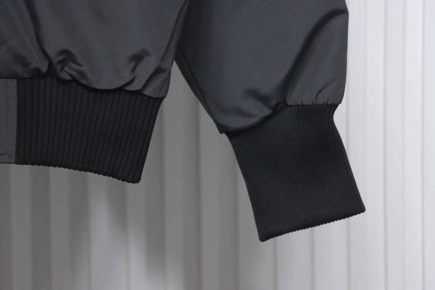 Can*a Go*e short down jacket 01 grey