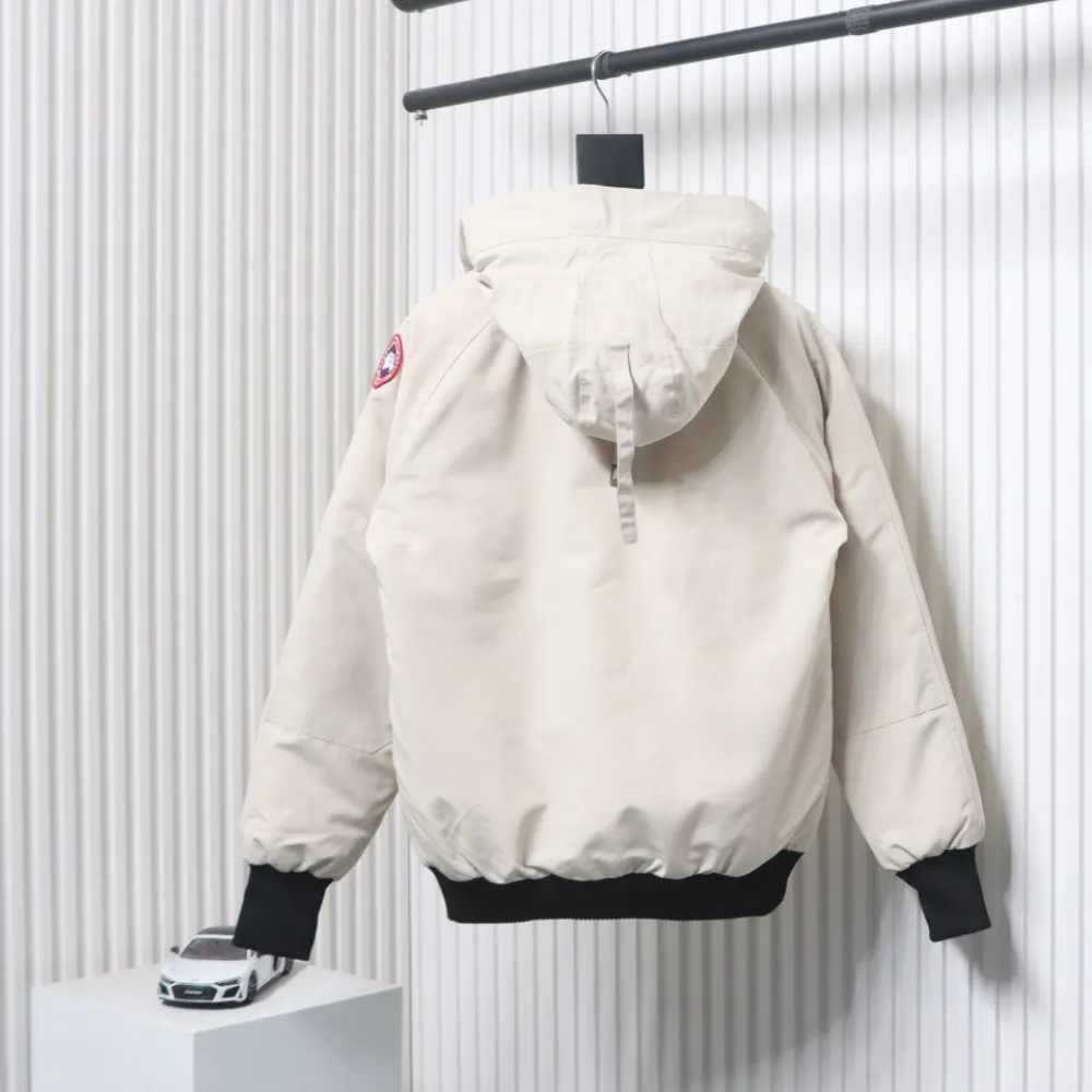 Canada Goose Short Down Jacket 01 Off-White