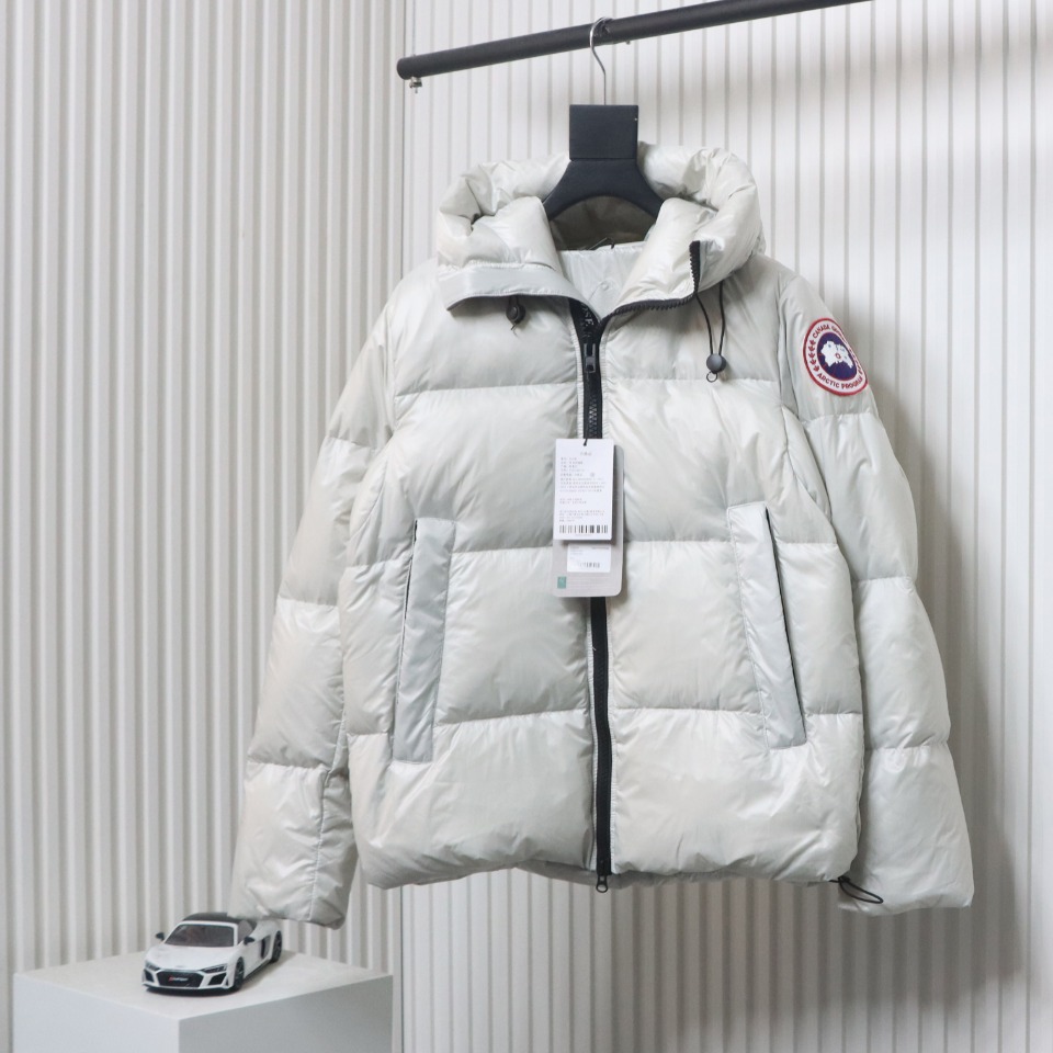 Can*a Go*e limited new grofton puff down jacket white