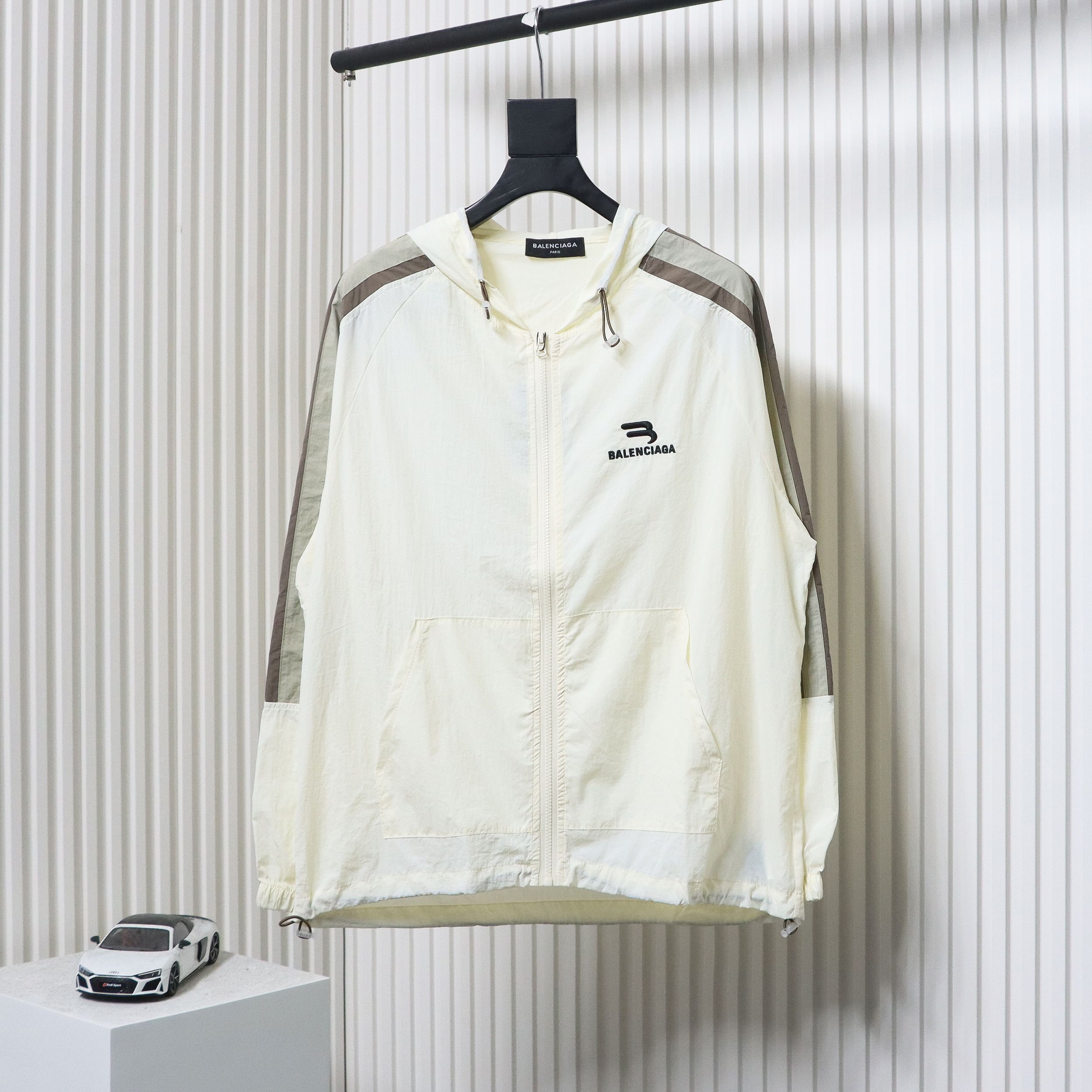 Balenciaga Zippered Embroidered Logo Sunscreen Long-Sleeved Jacket White