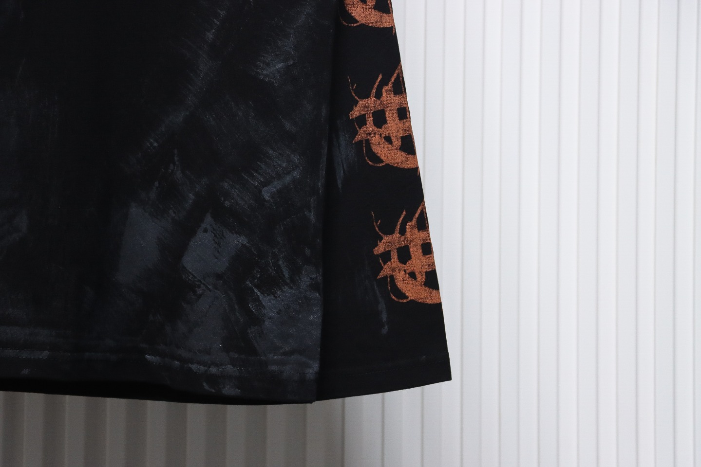 Balenciaga 23ss Mud-Dyed Distressed Metal Sanskrit Long-Sleeved T-shirt