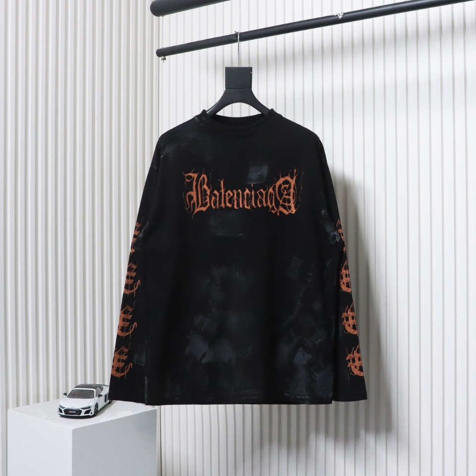 Balenciaga 23ss Mud-Dyed Distressed Metal Sanskrit Long-Sleeved T-shirt