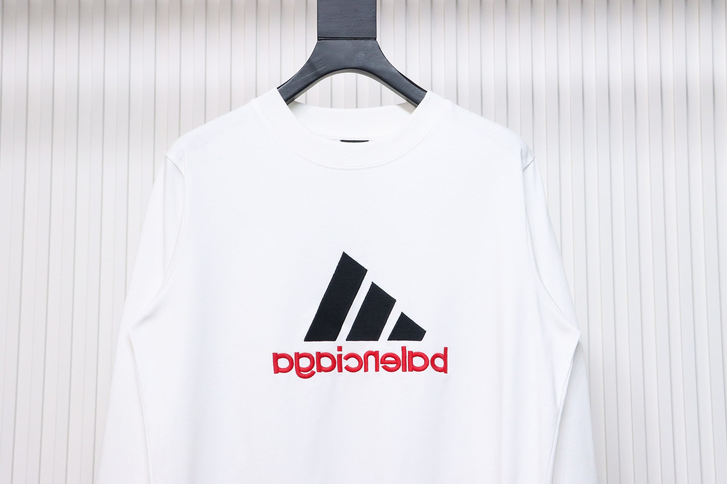 Balenciaga Joint Art Embroidered Long-Sleeved T-shirt White