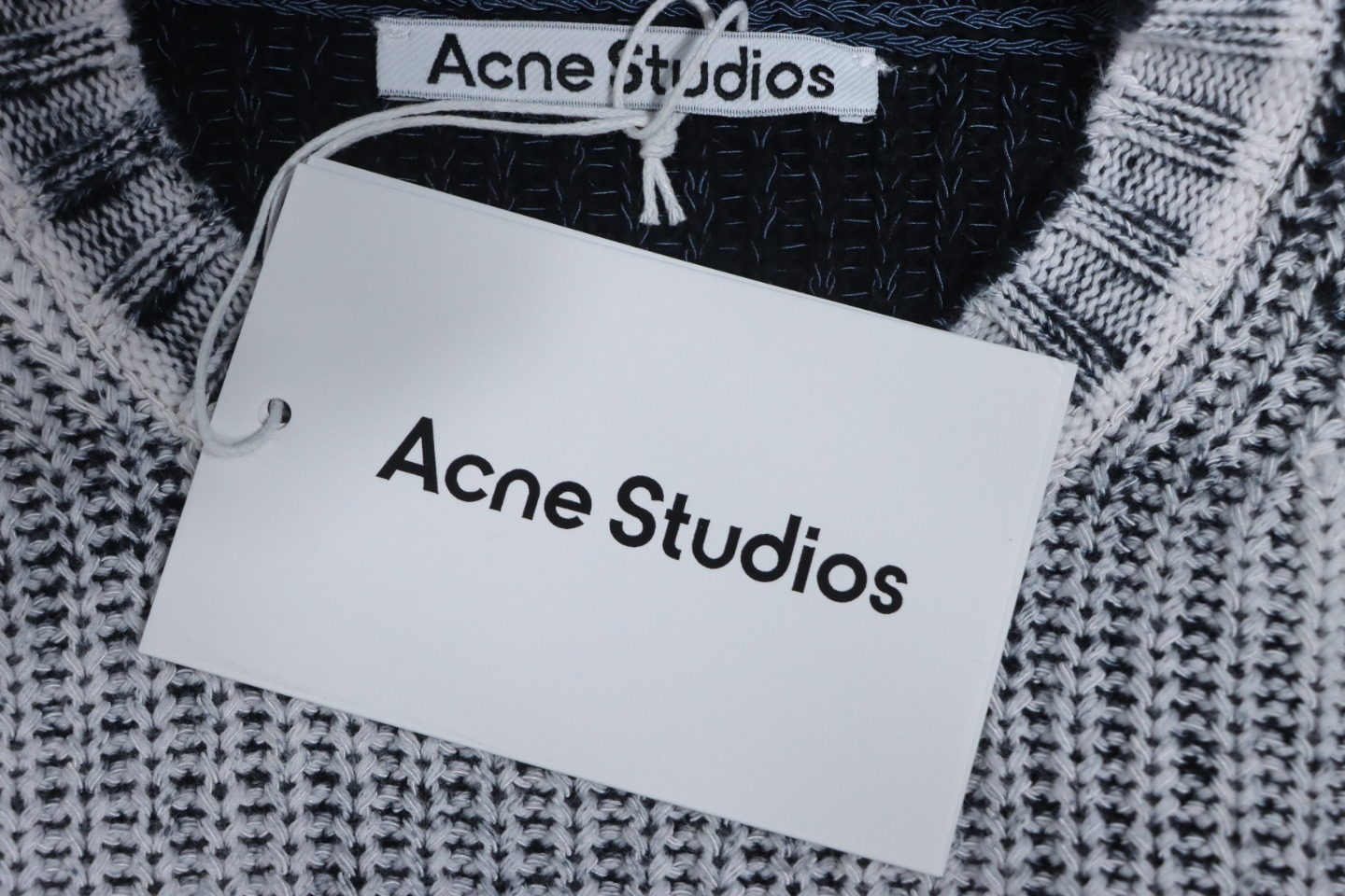 Acne Studios 24Fw Distressed Tie-Dye Crewneck Sweater
