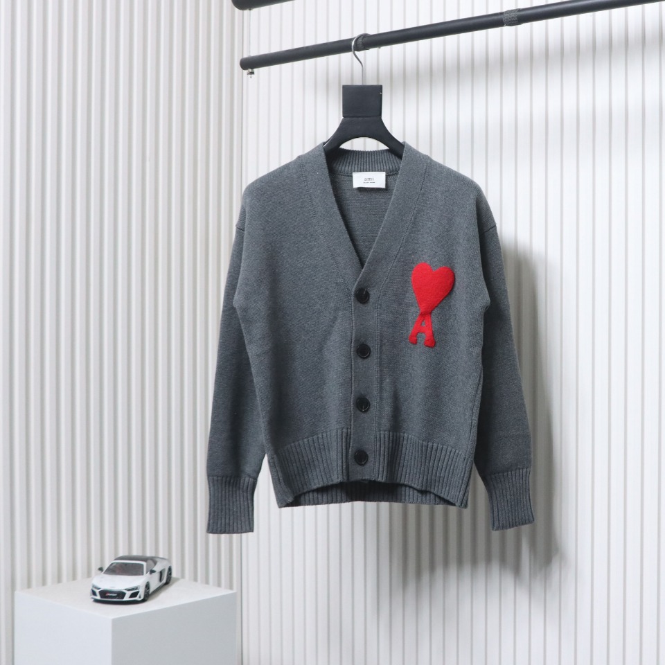 AMI Paris 21FW Heart Embroidered Cardigan Sweater Grey
