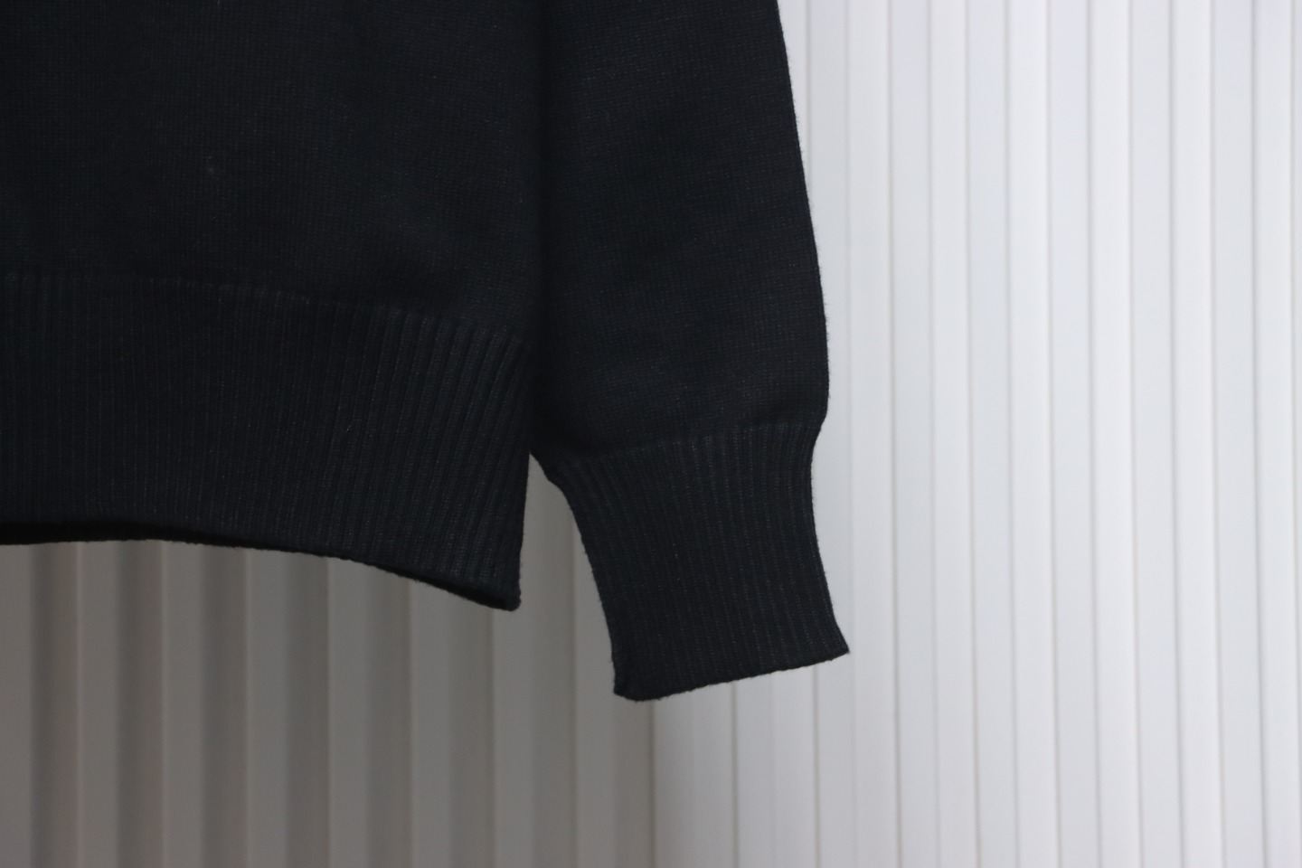 AMI Paris 24Fw Heart Shaped Crew Neck Sweater Black