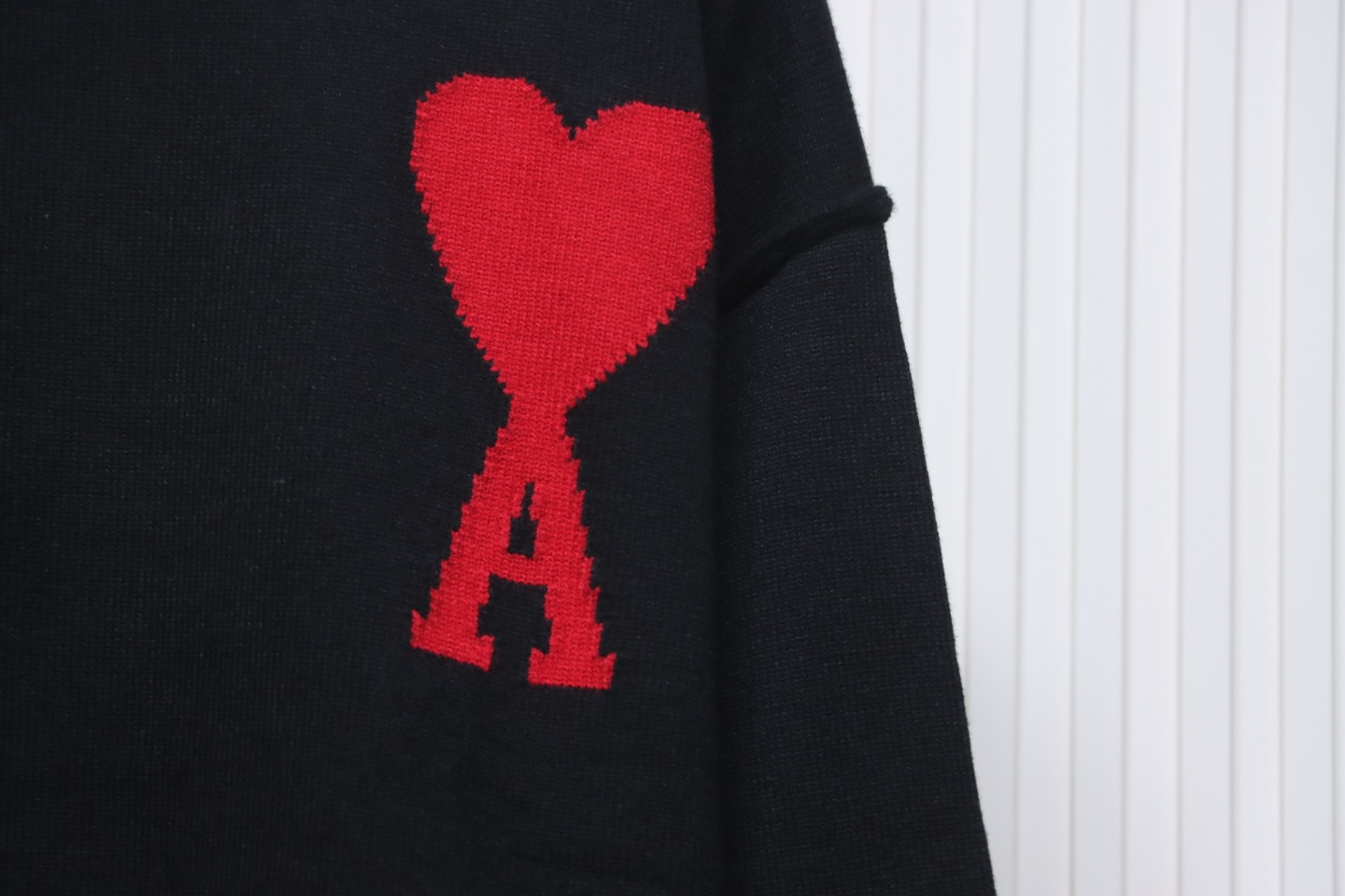 AMI Paris 24Fw Heart Shaped Crew Neck Sweater Black