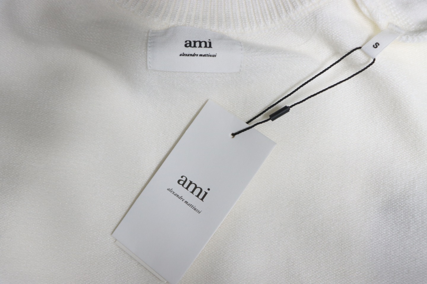AMI Paris 24Fw Heart Shaped Crew Neck Sweater White