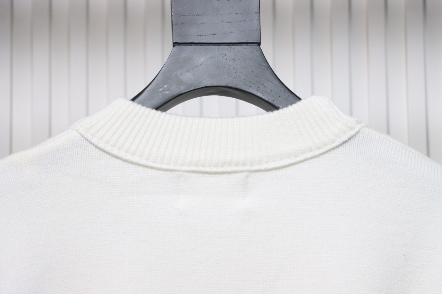 AMI Paris 24Fw Heart Shaped Crew Neck Sweater White