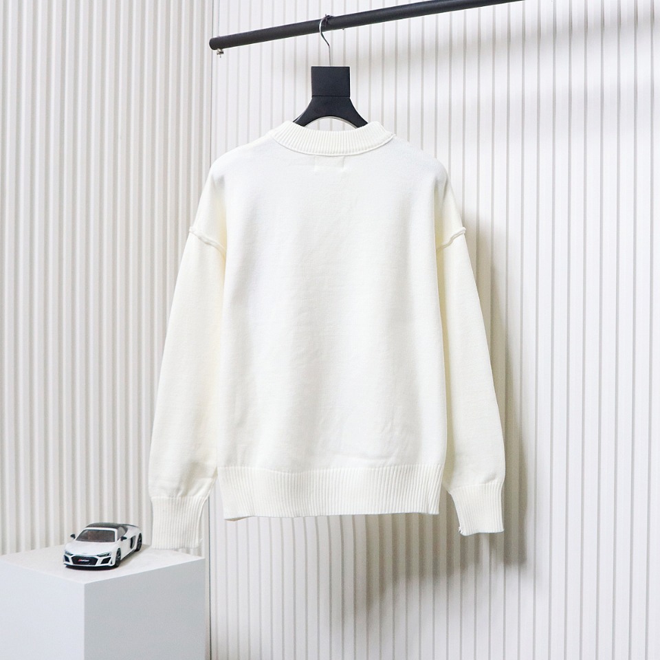 AMI Paris 24Fw Heart Shaped Crew Neck Sweater White