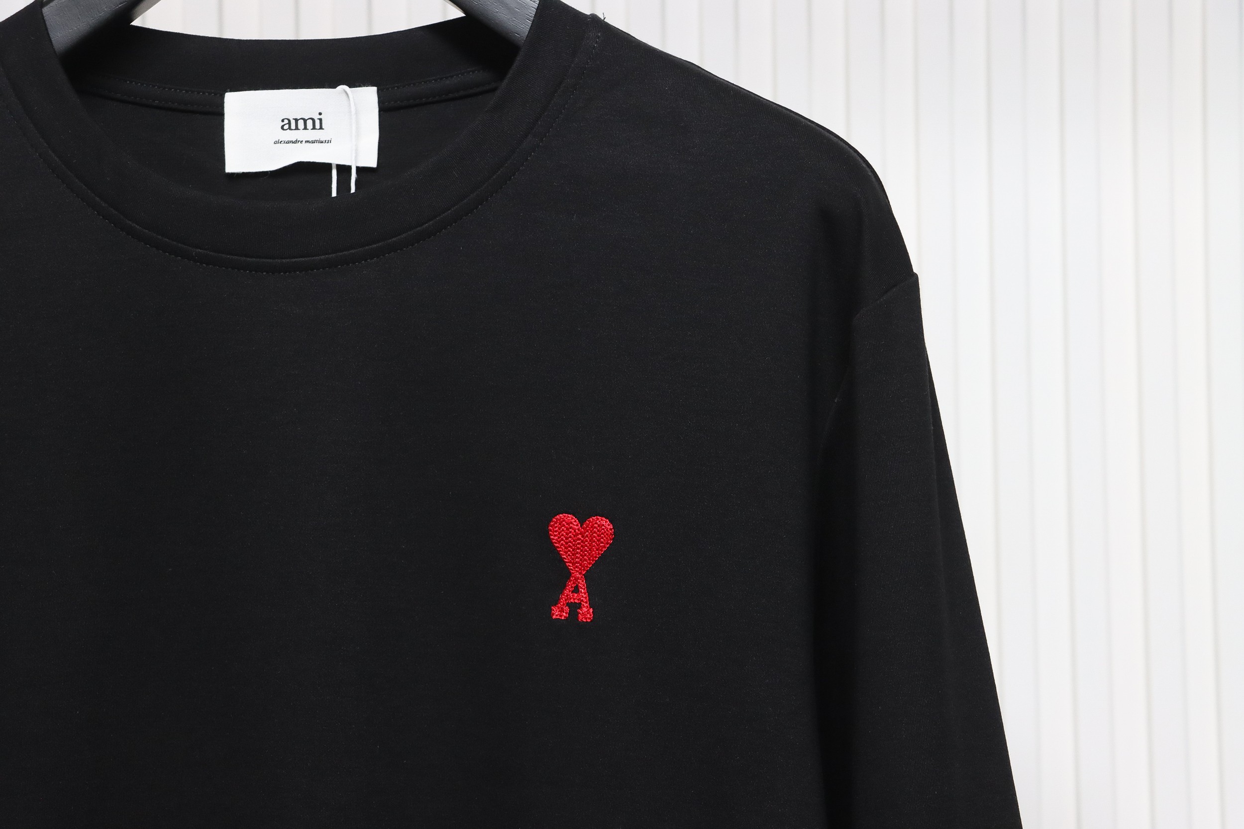 AMI Paris Small Love Logo Embroidered Long-Sleeved T-shirt Black