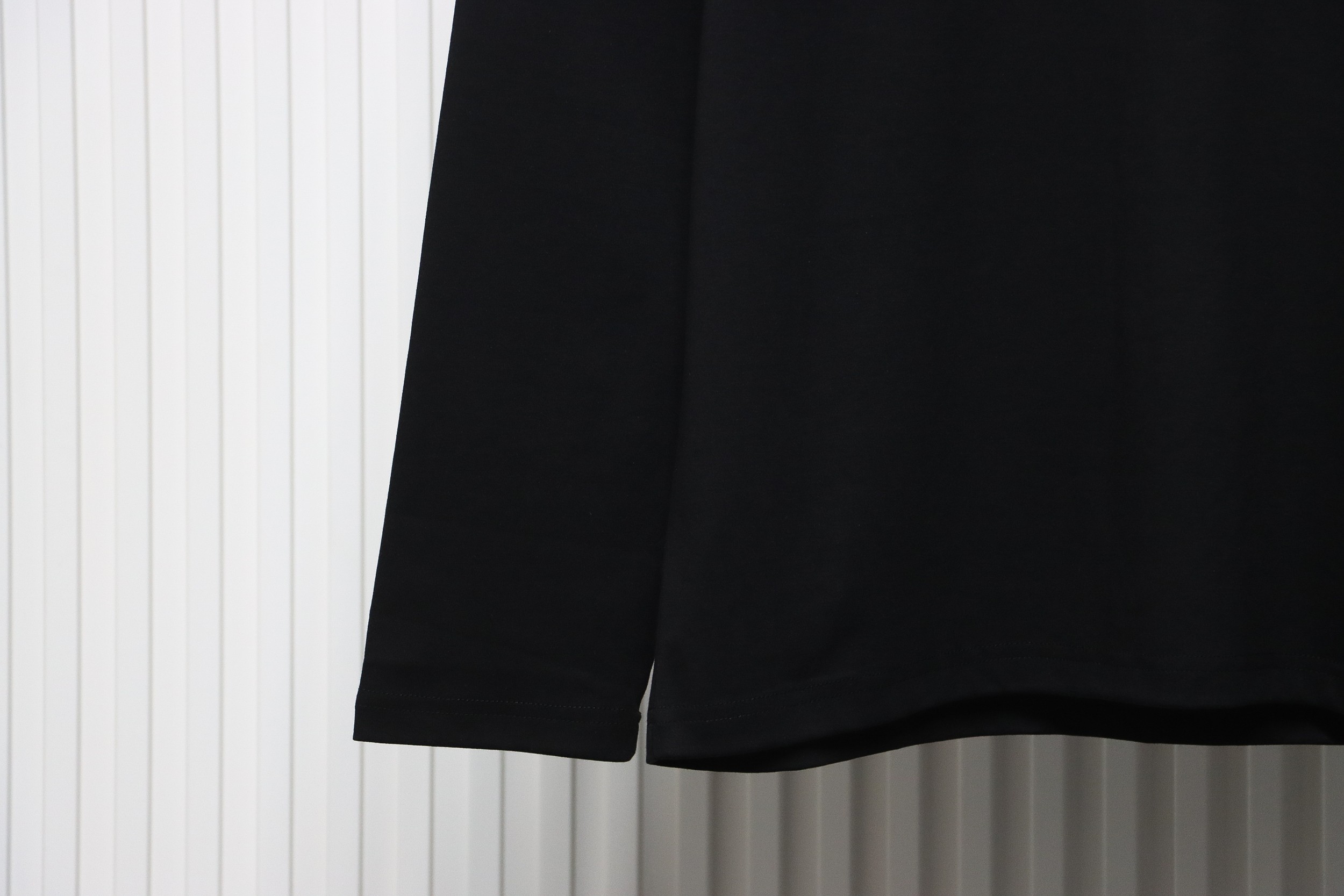 AMI Paris Small Love Logo Embroidered Long-Sleeved T-shirt Black