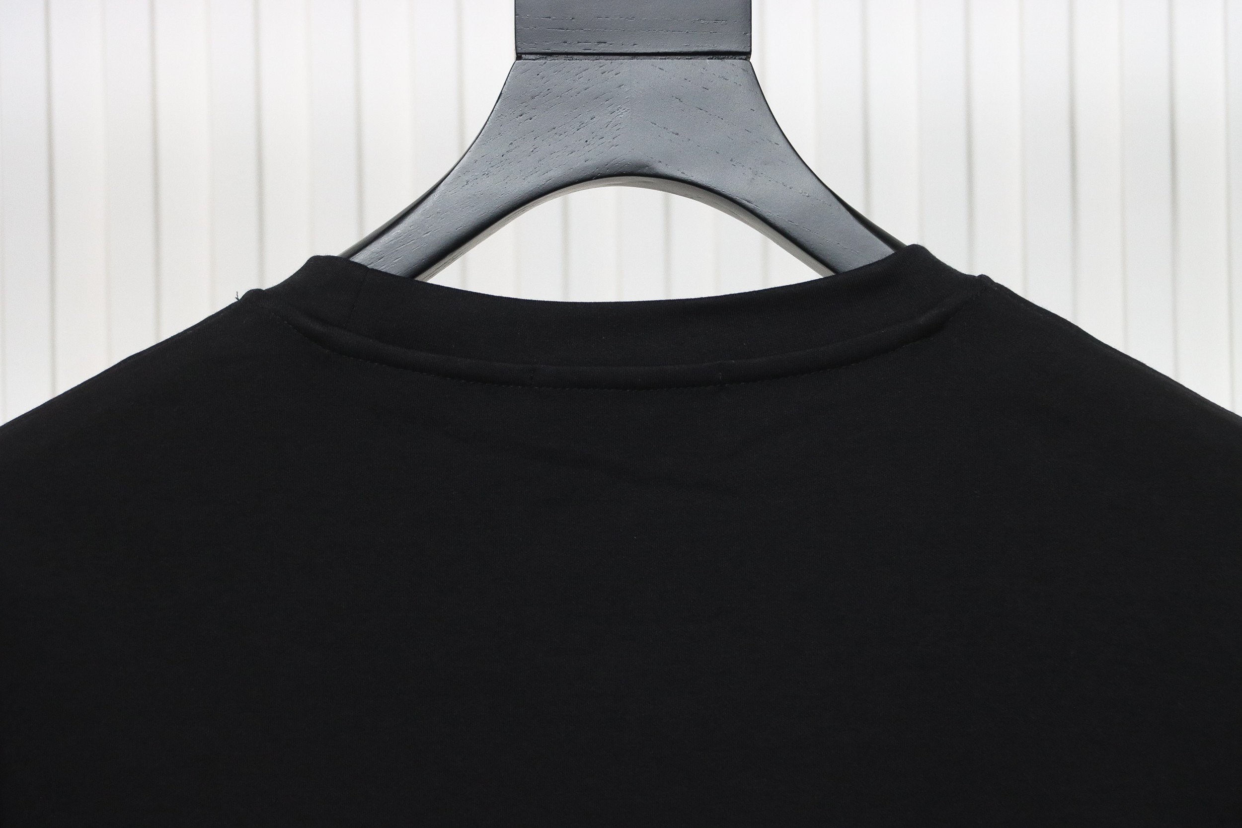 AMI Paris Small Love Logo Embroidered Long-Sleeved T-shirt Black