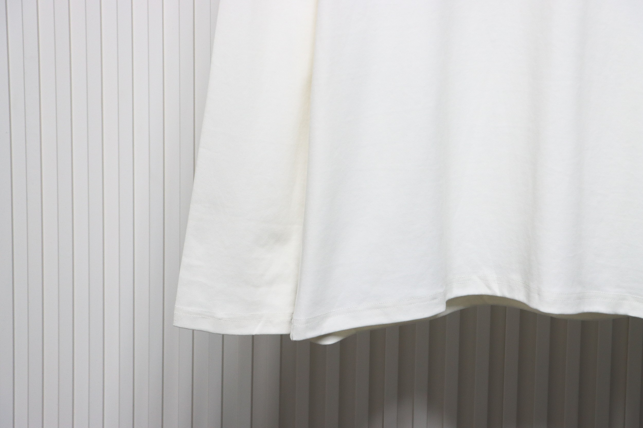 AMI Paris Small Love Logo Embroidered Long-Sleeved T-shirt White