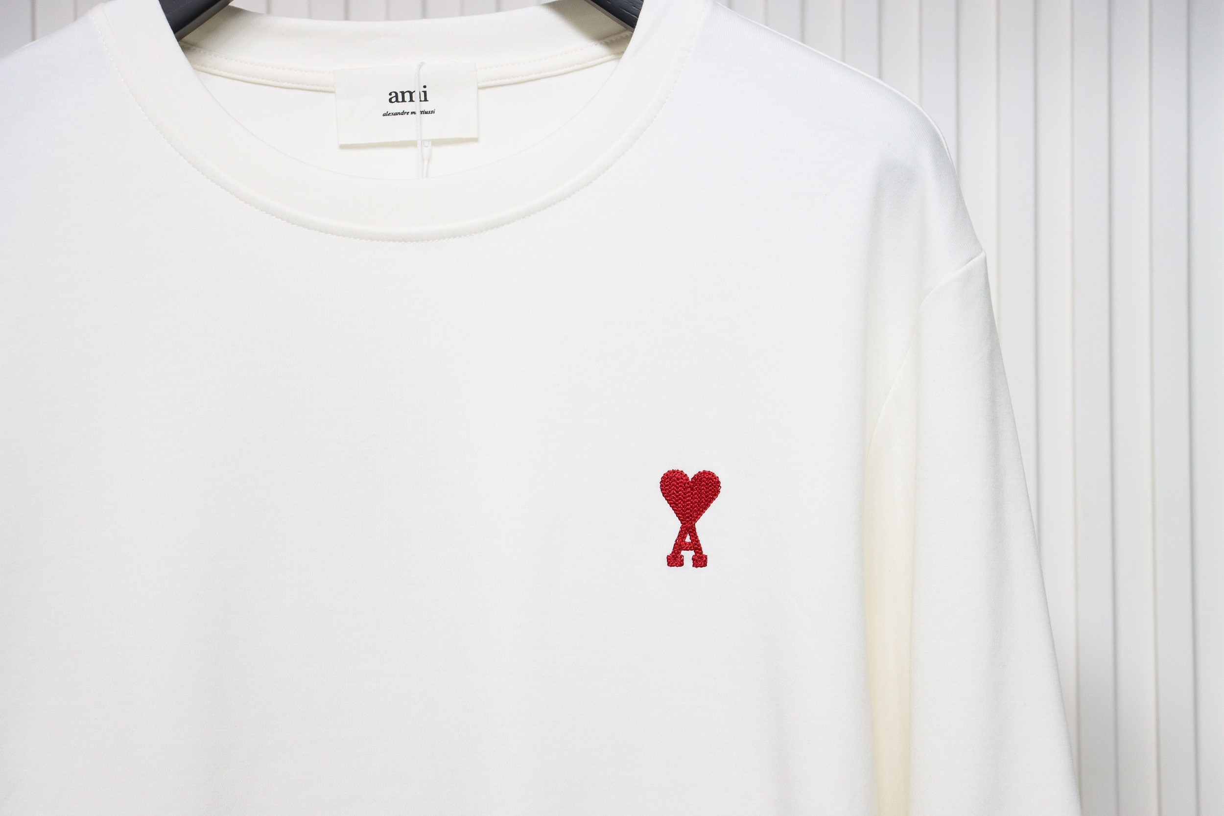 AMI Paris Small Love Logo Embroidered Long-Sleeved T-shirt White