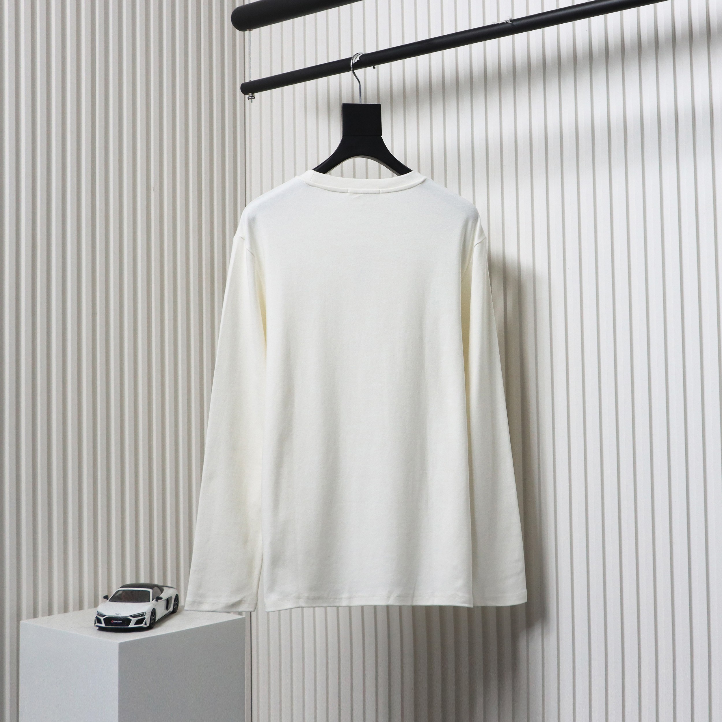 AMI Paris Small Love Logo Embroidered Long-Sleeved T-shirt White