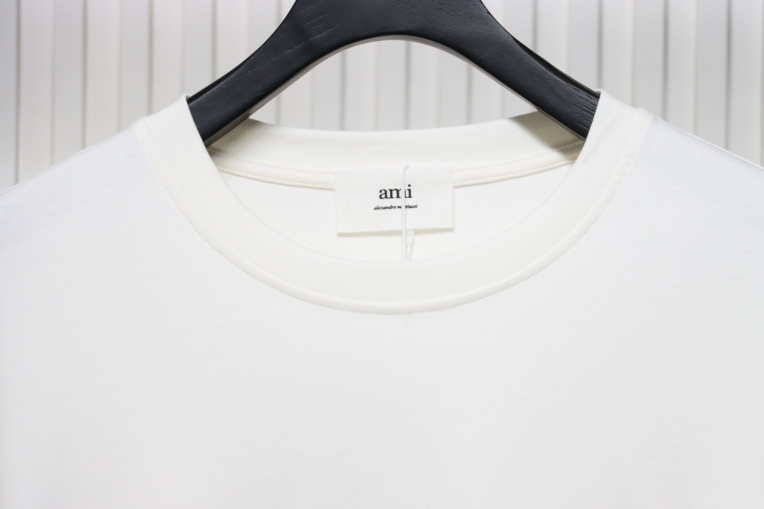 AMI Paris Small Love Logo Embroidered Long-Sleeved T-shirt White