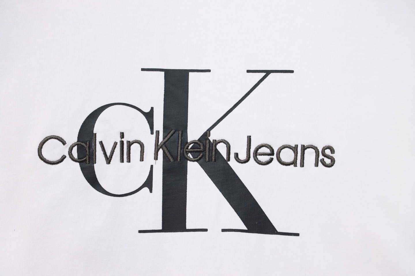 Calvin Klein CK Embroidered Print Long-Sleeved T-shirt White