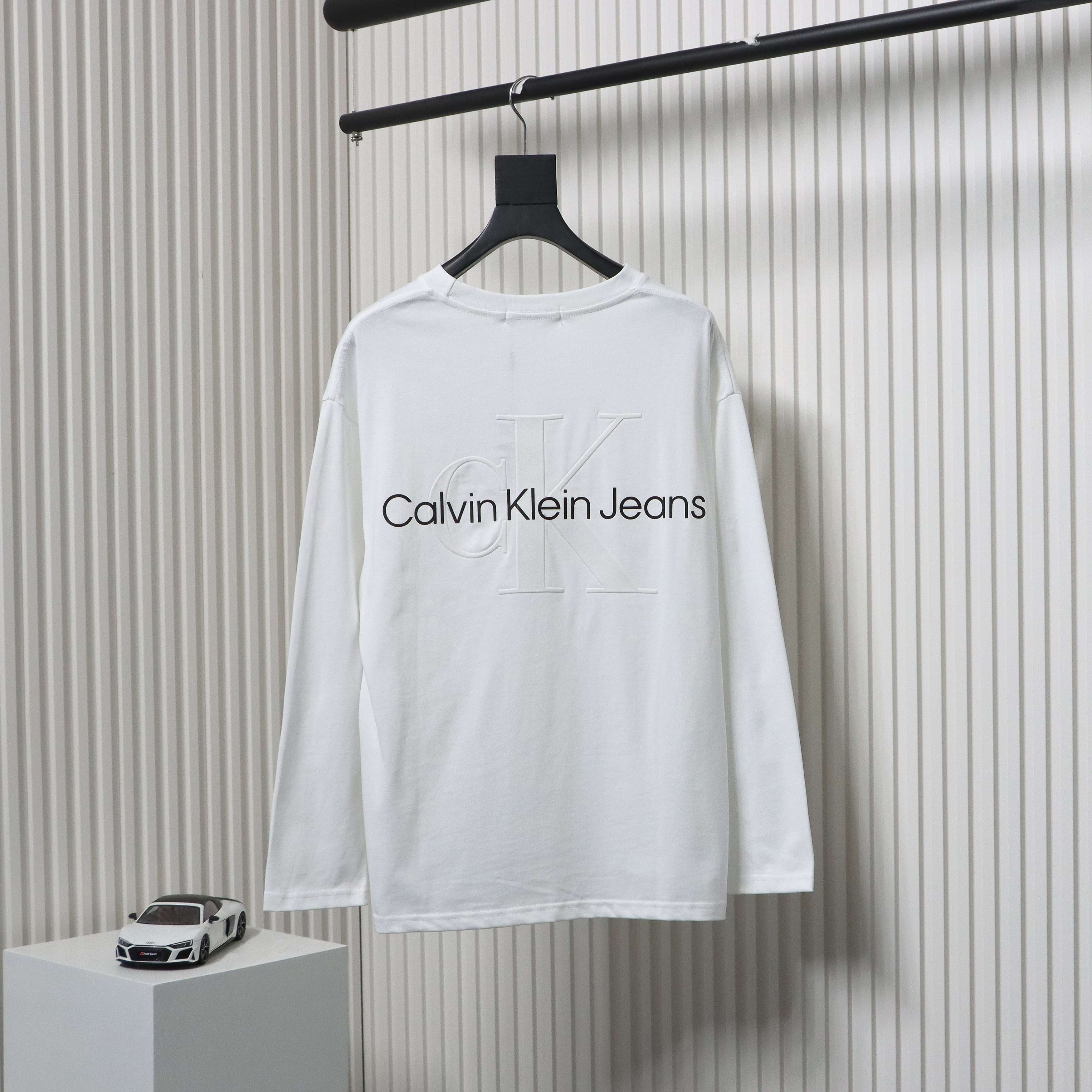 Calvin Klein Small Logo Basic Round Neck Long Sleeve White