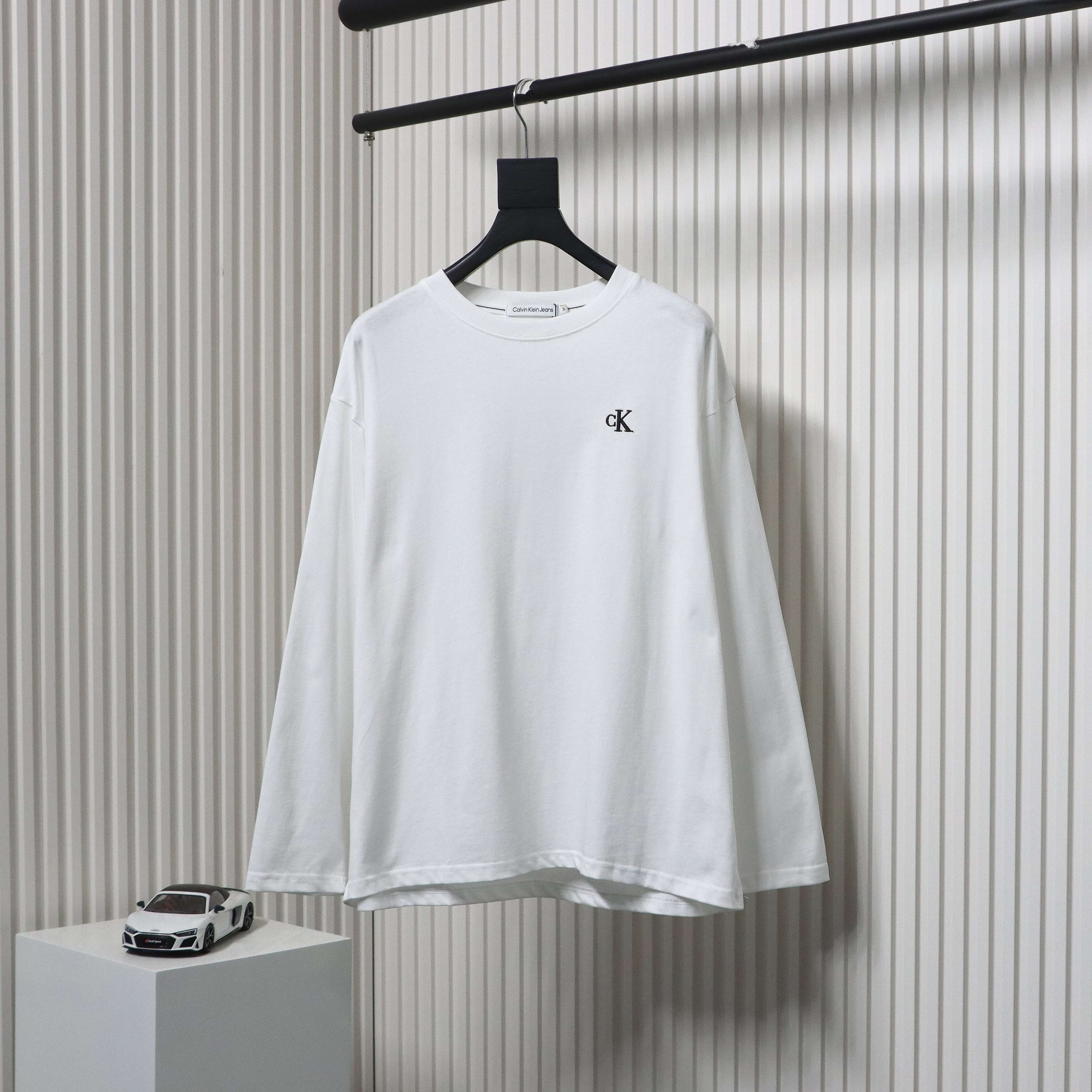 Calvin Klein Small Logo Basic Round Neck Long Sleeve White