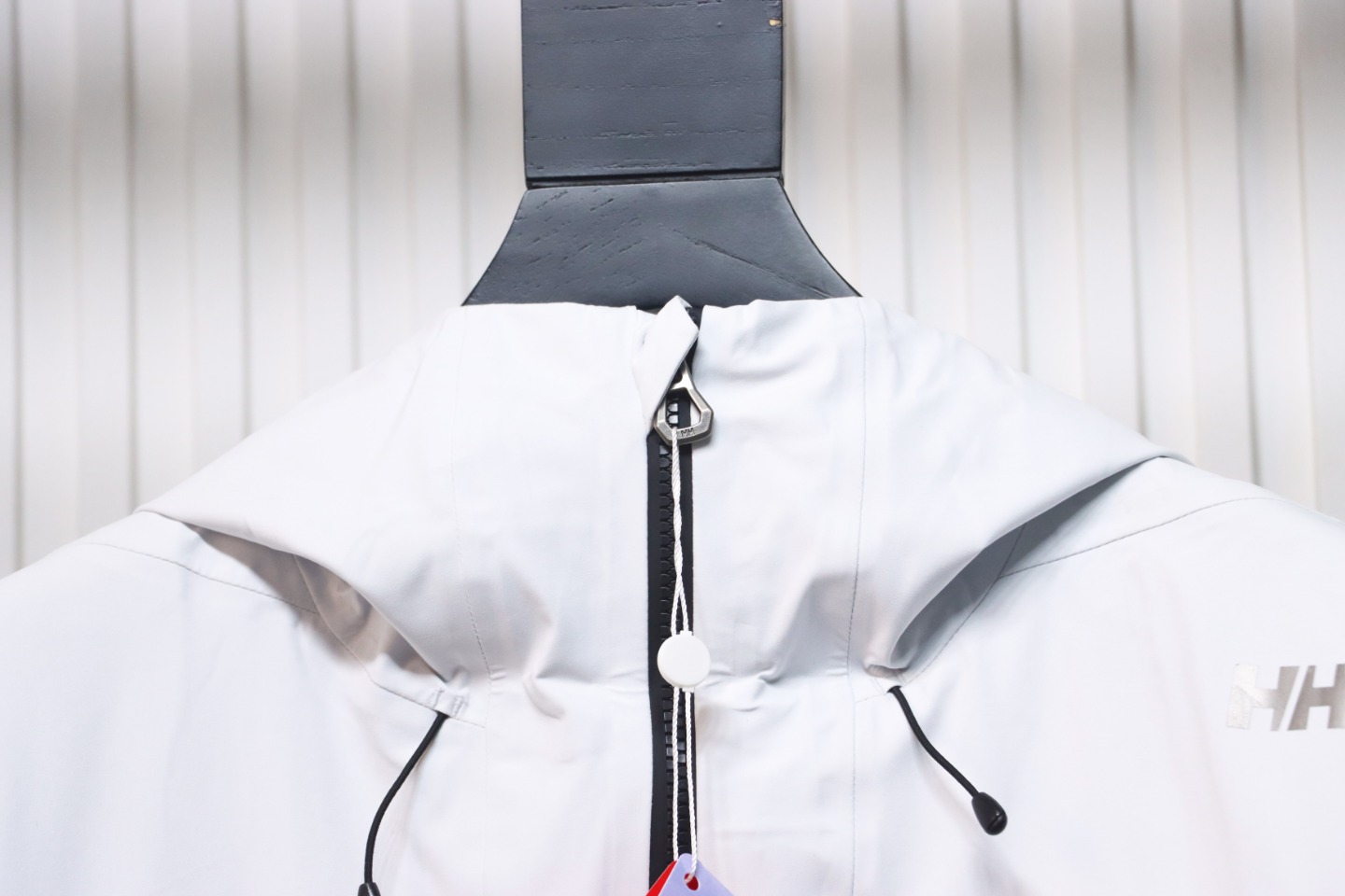 Helly Hansen HH Outdoor Mountaineering Cold And Windproof H2 Hard Shell Jacket White