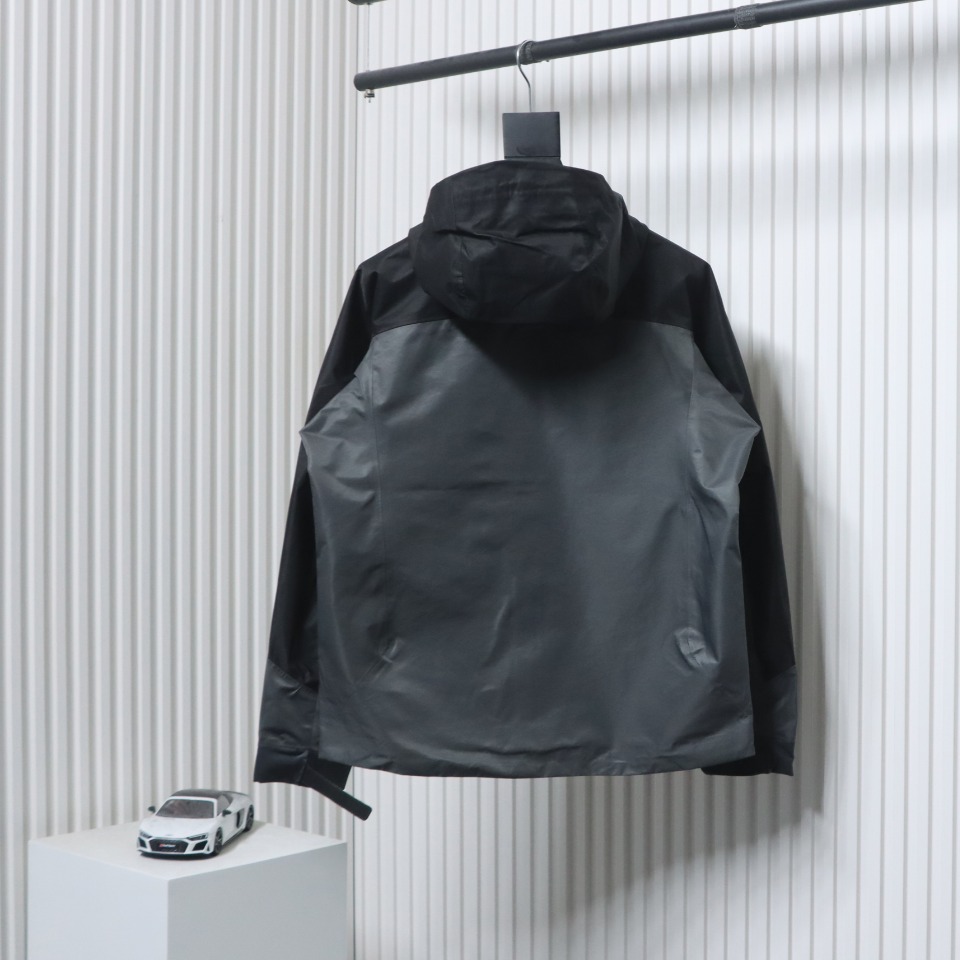 Patagonia Shark Mountain Logo Fully Rubberized Jacket Black