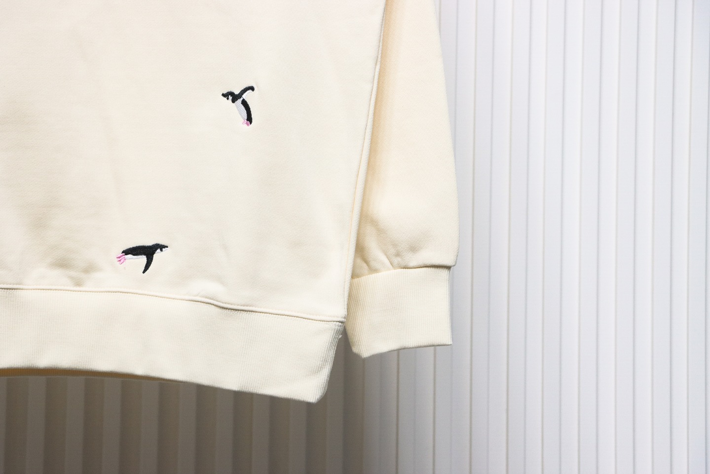 Loewe 24Fw Embroidered Penguin Crew Neck Hoodie Beige