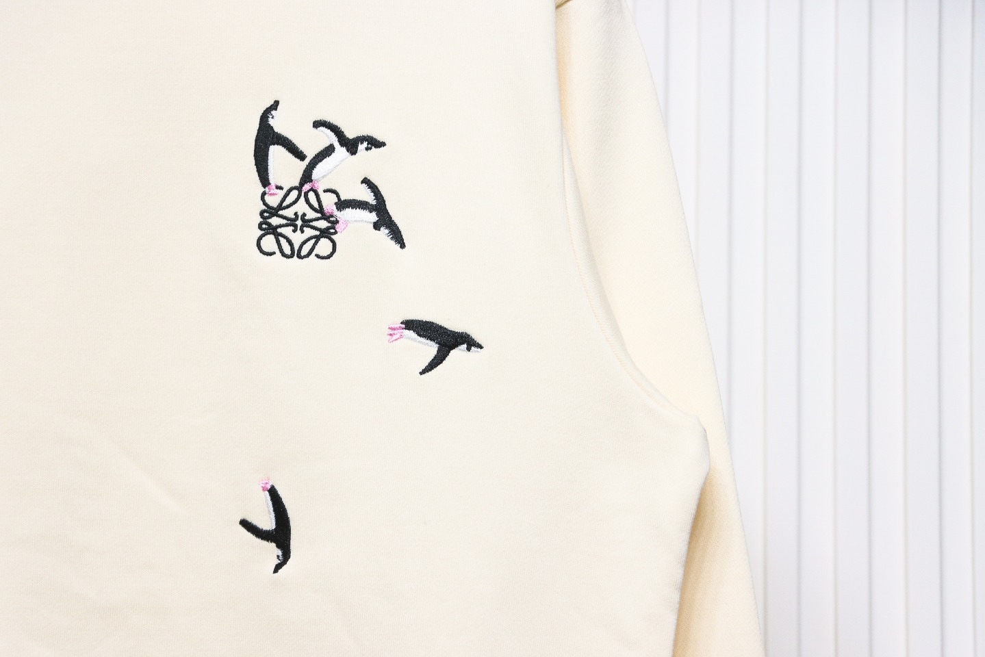 Loewe 24Fw Embroidered Penguin Crew Neck Hoodie Beige