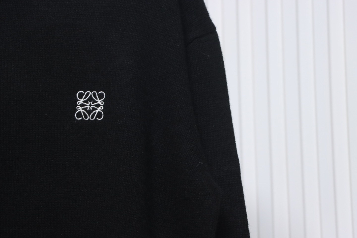 Loewe 24FW Embroidered Small Logo Crew Neck Sweater Black