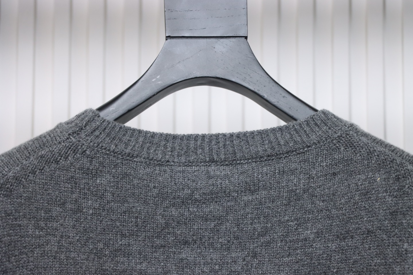 Loewe 24FW Embroidered Small Logo Crew Neck Sweater Grey