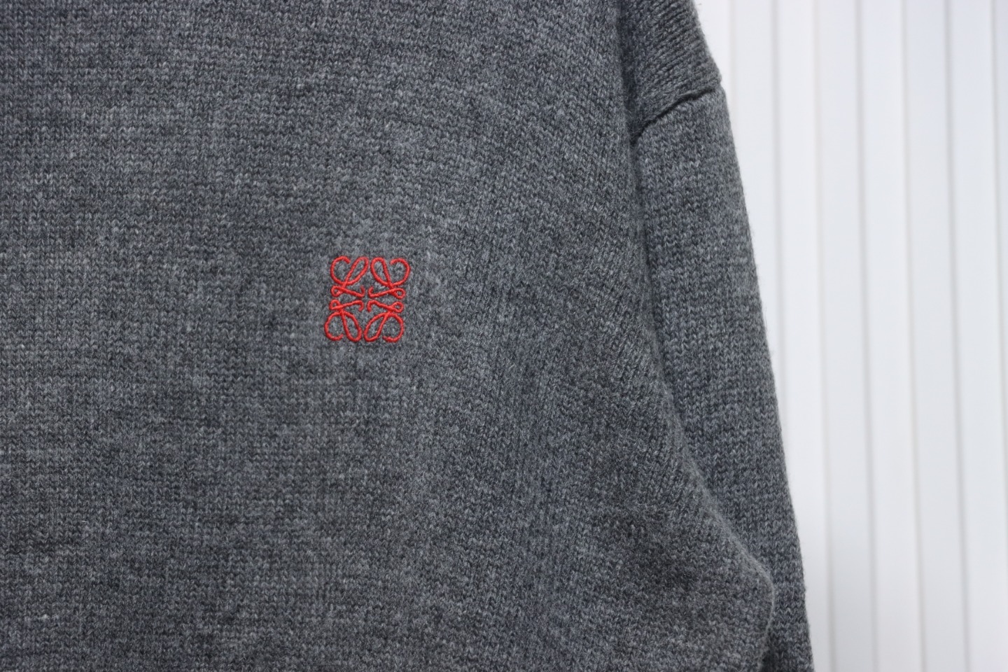 Loewe 24FW Embroidered Small Logo Crew Neck Sweater Grey