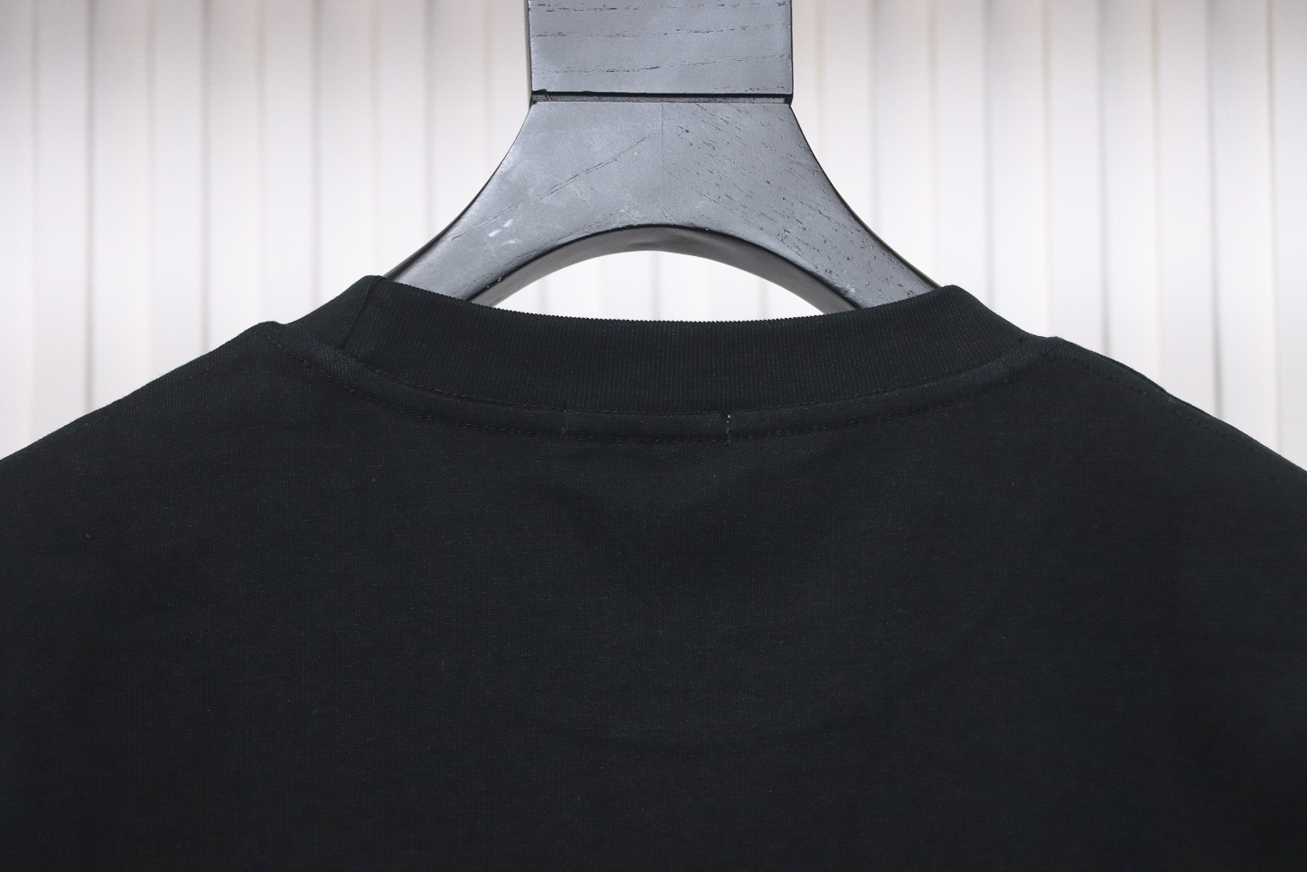 Loewe 24Fw Simple Contrast Color Logo Embroidered Long Sleeve T-shirt Black