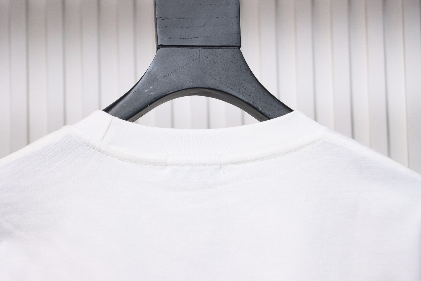 Loewe 24Fw Simple Contrast Color Logo Embroidered Long Sleeve T-shirt White