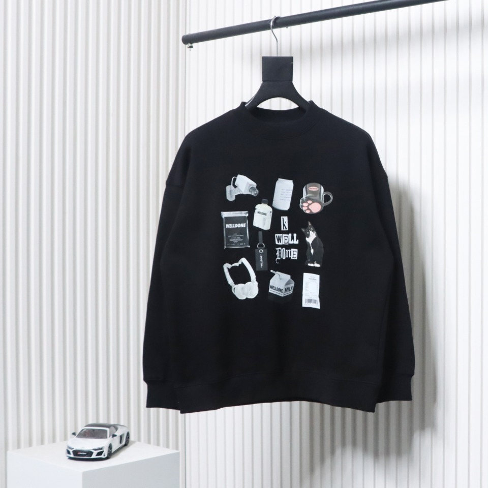 We11 Done 24FW Cup Kitten Crew Neck Hoodie Black