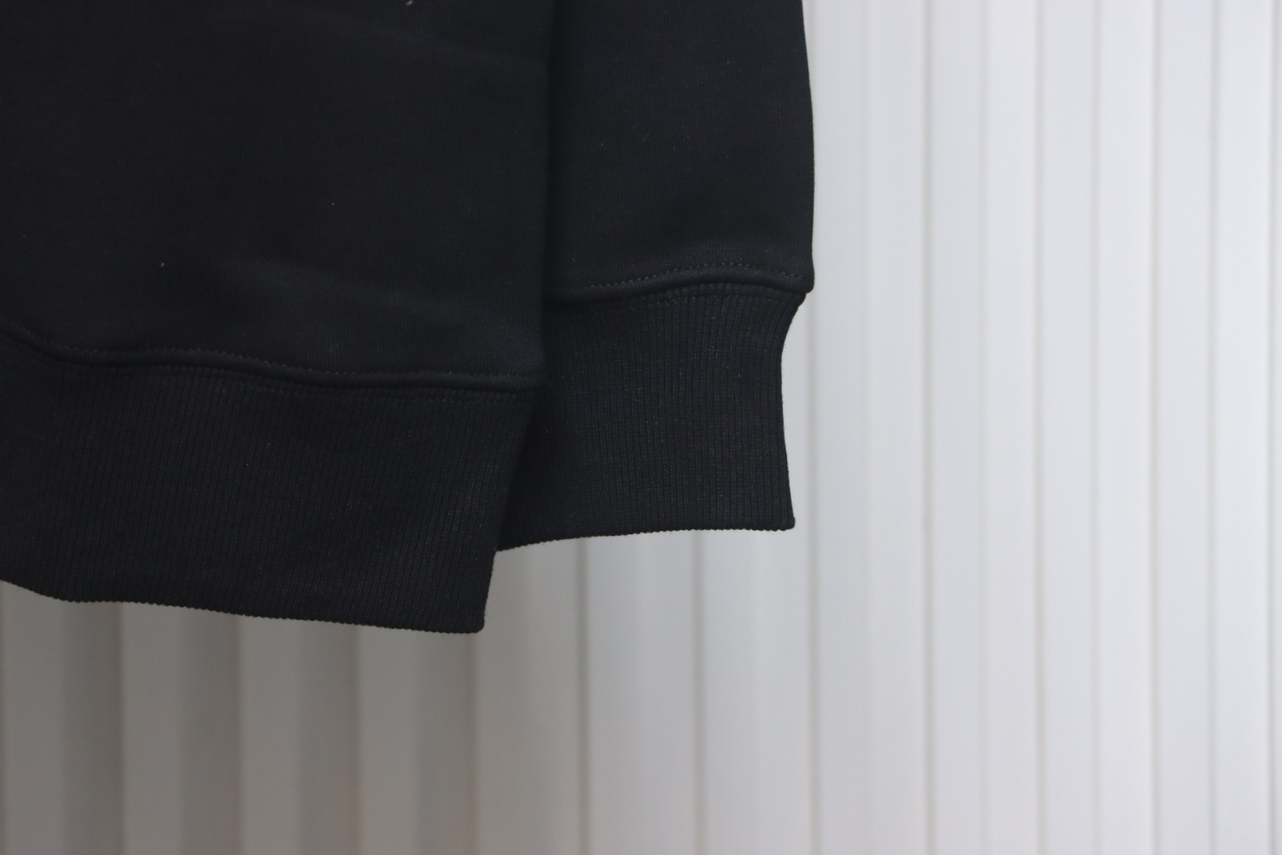 We11 Done 24FW Dynamic Lettering Round Neck Hoodie Black