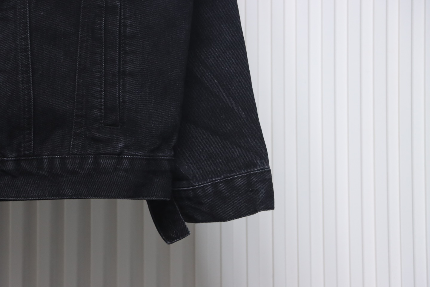 We11 Done 24ss Printed Diagonal Zip Washed Denim Jacket Black