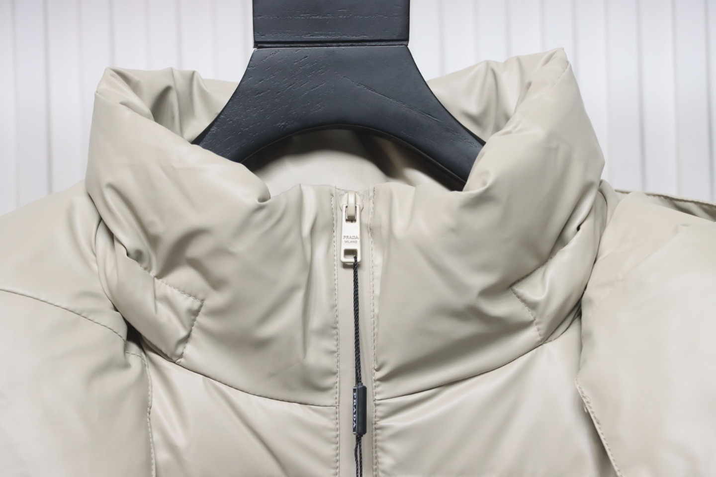 Prada 21fw Classic Triangle Logo Detachable Down Jacket Beige