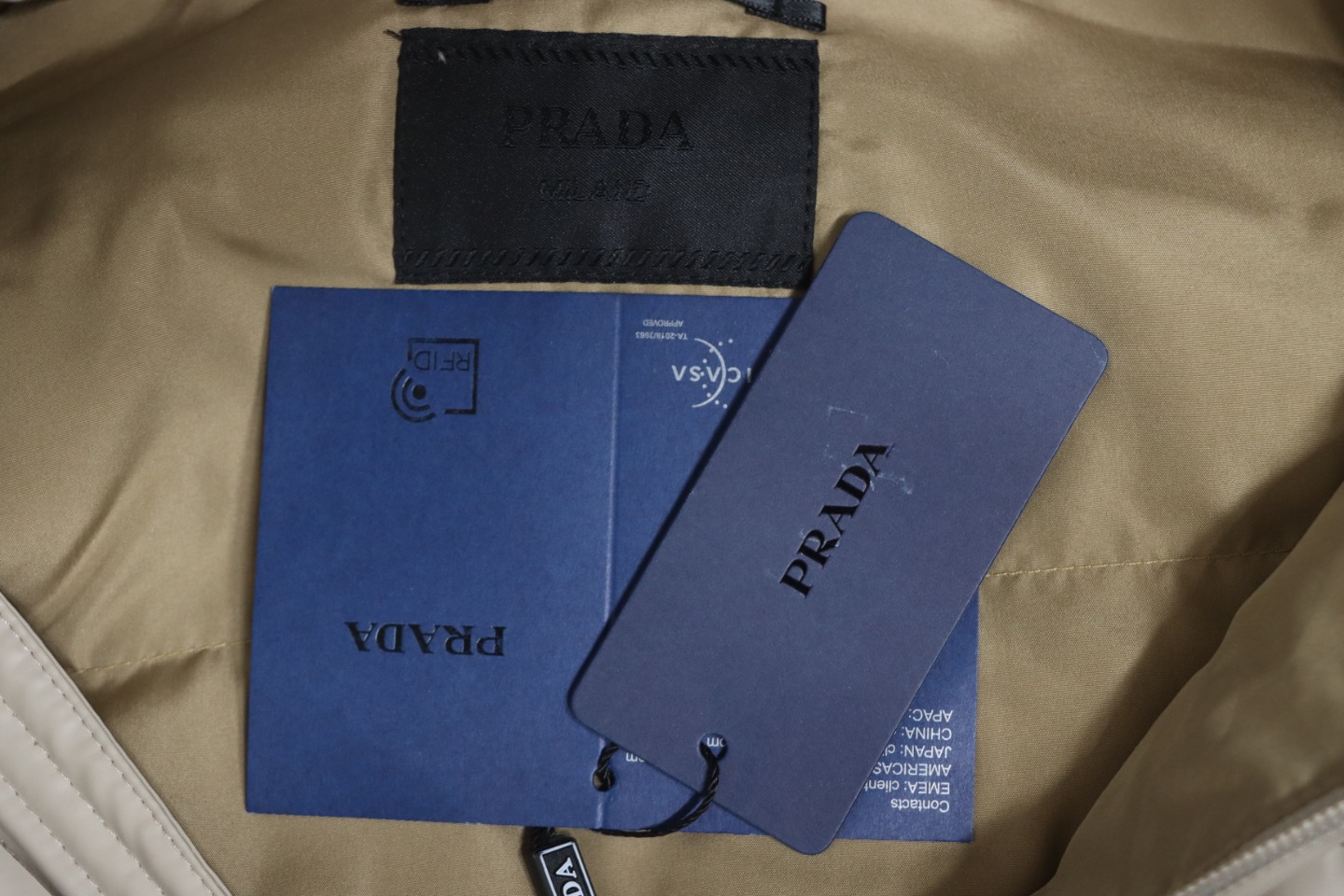 Prada 21fw Classic Triangle Logo Detachable Down Jacket Beige